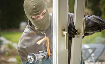 Suspecţi de furt din locuinţă, identificaţi de poliţiştii din Cernavodă